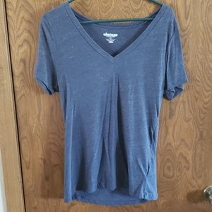 Large Vintage style Old Navy V Neck tshirt